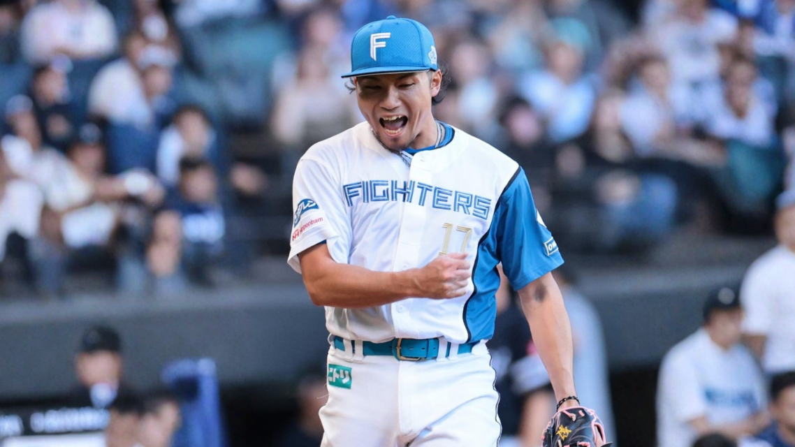 ガッツポーズの伊藤大海投手